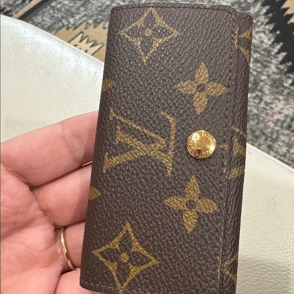 Authentic Key holder! Excellent condition!!!! - Picture 3 of 15